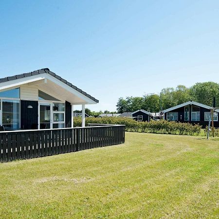 Three-Bedroom Holiday Home In Juelsminde 18 Sonderby  Exteriör bild