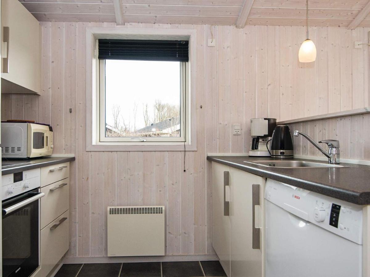 Three-Bedroom Holiday Home In Juelsminde 18 Sonderby  Exteriör bild