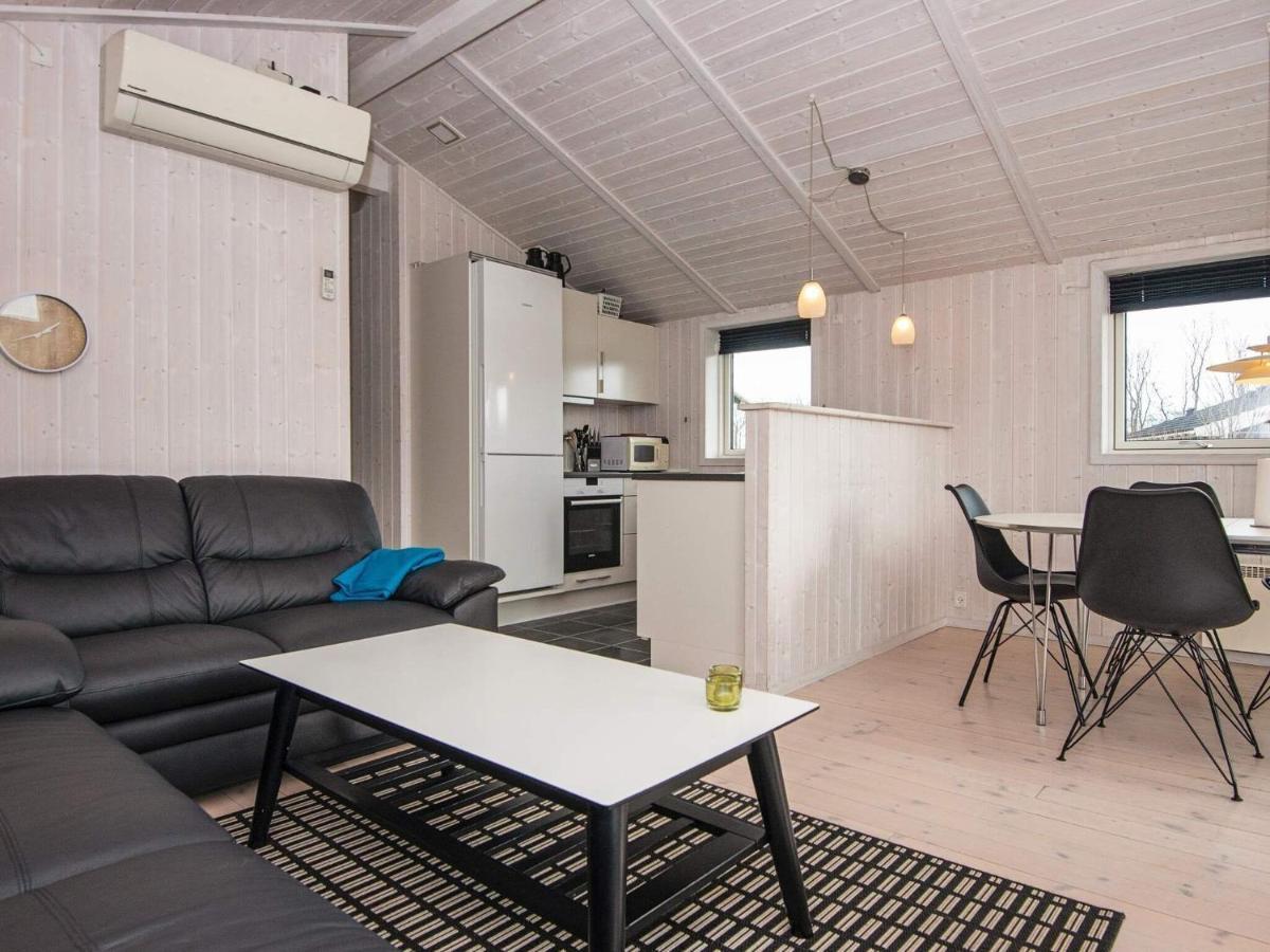 Three-Bedroom Holiday Home In Juelsminde 18 Sonderby  Exteriör bild