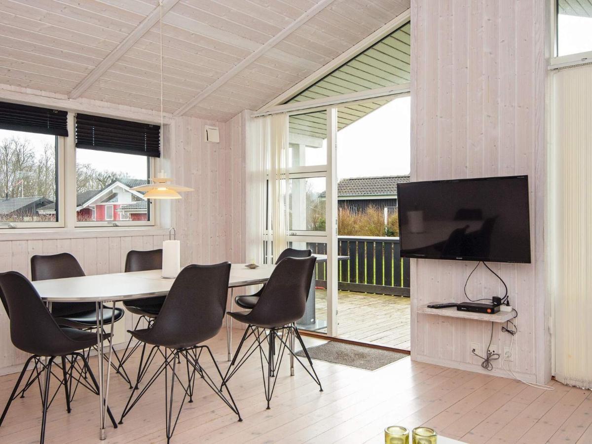 Three-Bedroom Holiday Home In Juelsminde 18 Sonderby  Exteriör bild
