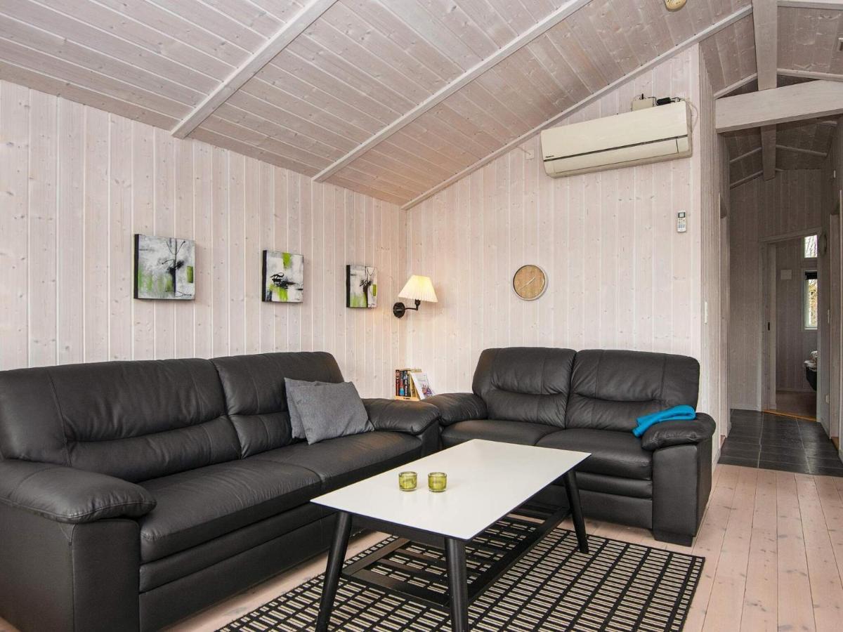 Three-Bedroom Holiday Home In Juelsminde 18 Sonderby  Exteriör bild