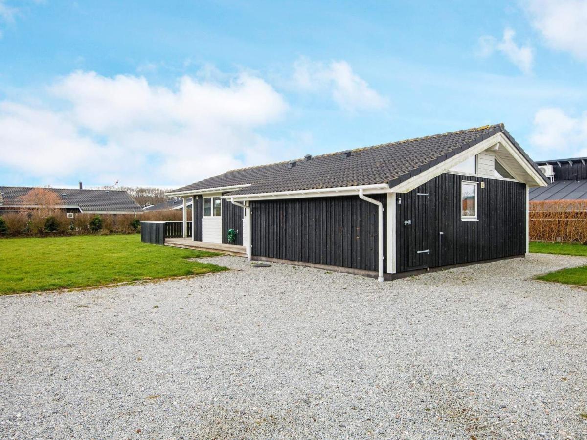 Three-Bedroom Holiday Home In Juelsminde 18 Sonderby  Exteriör bild