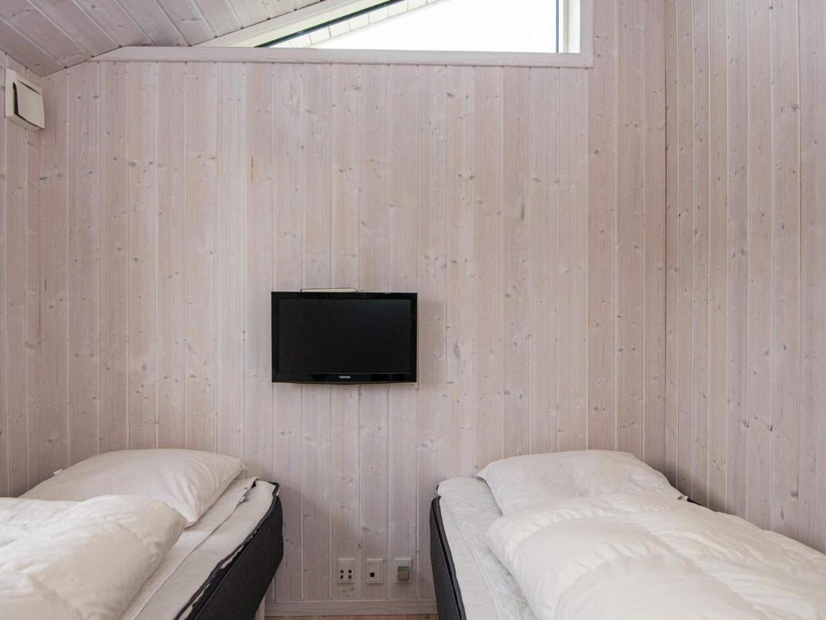 Three-Bedroom Holiday Home In Juelsminde 18 Sonderby  Exteriör bild