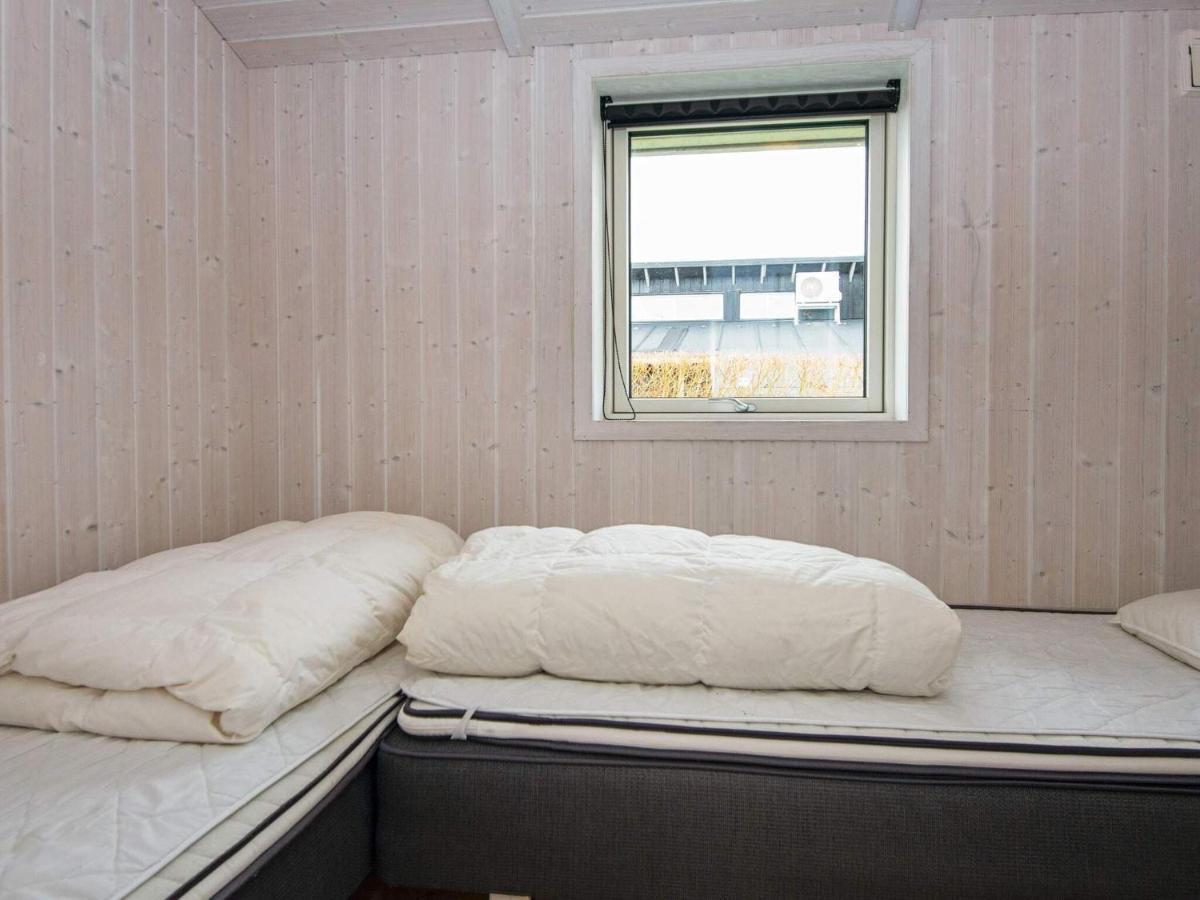 Three-Bedroom Holiday Home In Juelsminde 18 Sonderby  Exteriör bild